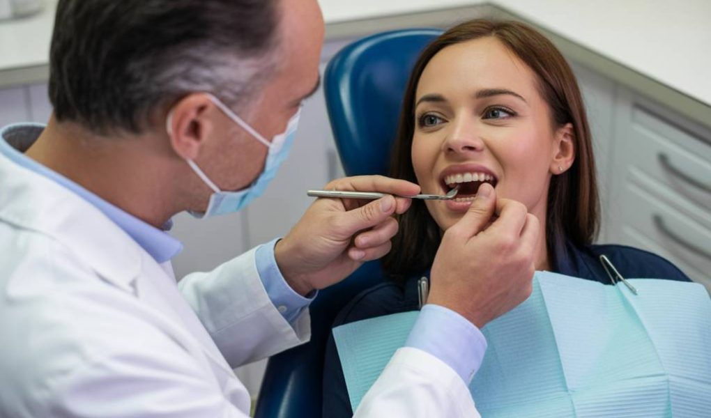 Faut-il consulter un dentiste après un traitement antibiotique prolongé ?